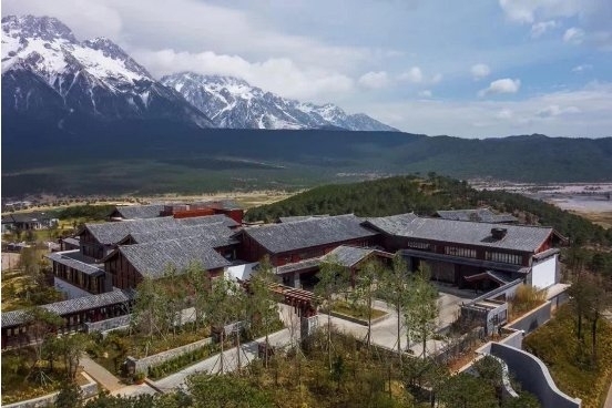 这个夏天,你也会一见雪山误终生吗? | 免费住宿福利