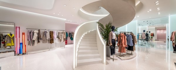 SS20上海時裝周開幕秀LILY商務時裝多維呈現“中國新女性”形象
