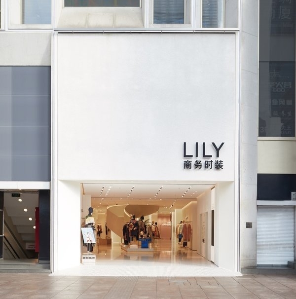 SS20上海時裝周開幕秀LILY商務時裝多維呈現“中國新女性”形象