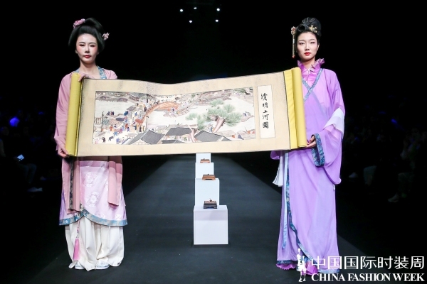 和龙凤.朱哲灵春夏汉服发布会《节气与经络》盛大开幕