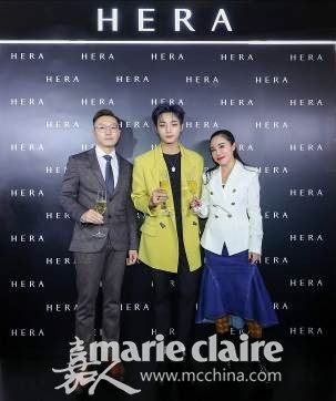 (从左至右,依次为爱茉莉太平洋集团HERA赫妍市场部经理石东明先生、HERA赫妍底妆大使李振宁先生、德基广场行销总监许婷婷女士)