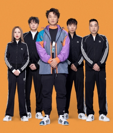 三条纹返场 即刻创造 阿迪达斯携众代言人分享三条纹,限时优惠,让爱翻倍