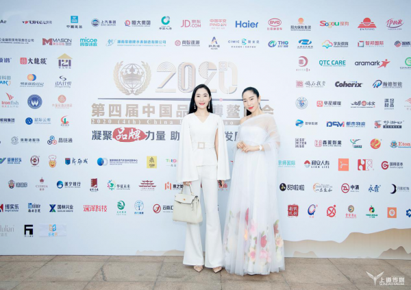 中国品牌博鳌峰会落幕 成都锦贝莎美服装再获奖