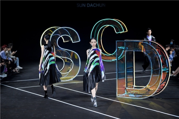 SUN DACHUN孙德春:我在未来等复古的你