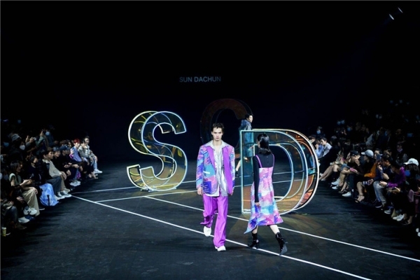 SUN DACHUN孙德春:我在未来等复古的你