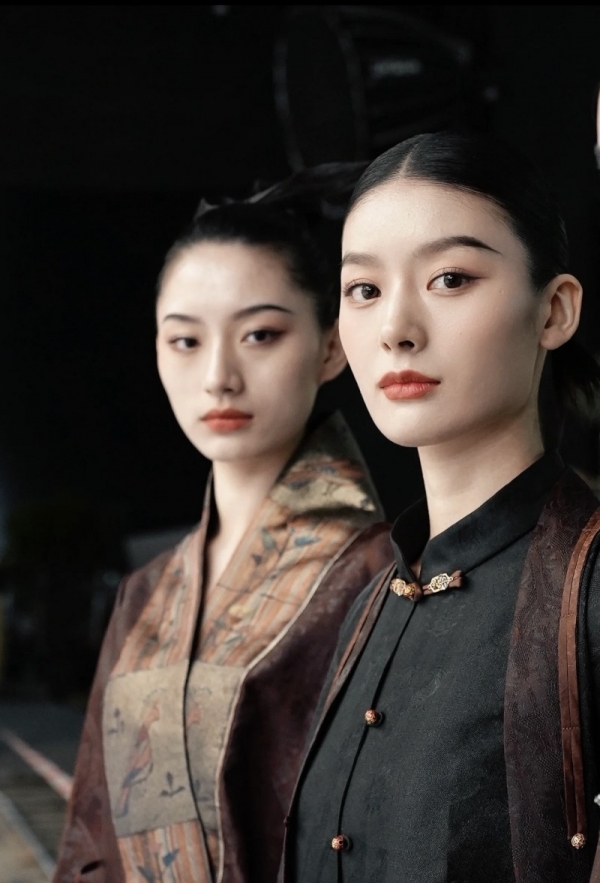 国产“Loro Piana”如何拿下富婆衣橱？「超级时装发布」带火顶奢面料”香云纱”