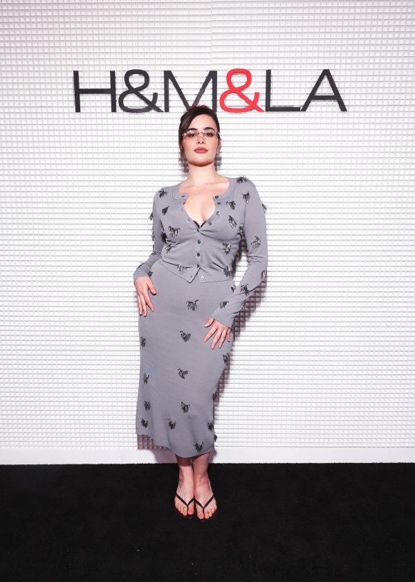 （从上至下）主持人Amelia Dimoldenberg、时尚博主Dixie D’Amelio 、演员Barbie Ferreira
出席H&M 2025春夏系列洛杉矶发布活动