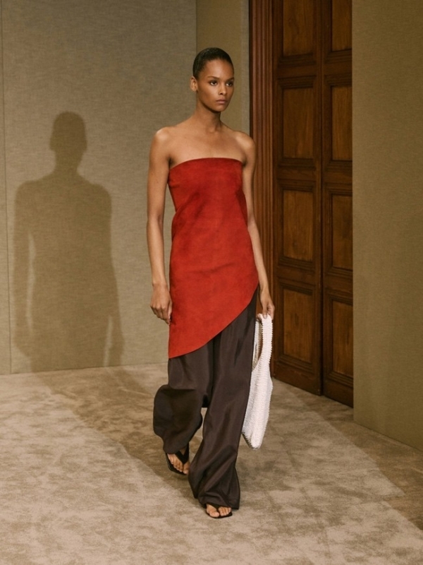 Massimo Dutti 2025 春夏限量系列时装秀：艺术与时尚的沉浸式交融