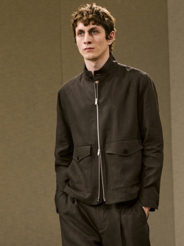 Massimo Dutti 2025 春夏限量系列时装秀：艺术与时尚的沉浸式交融