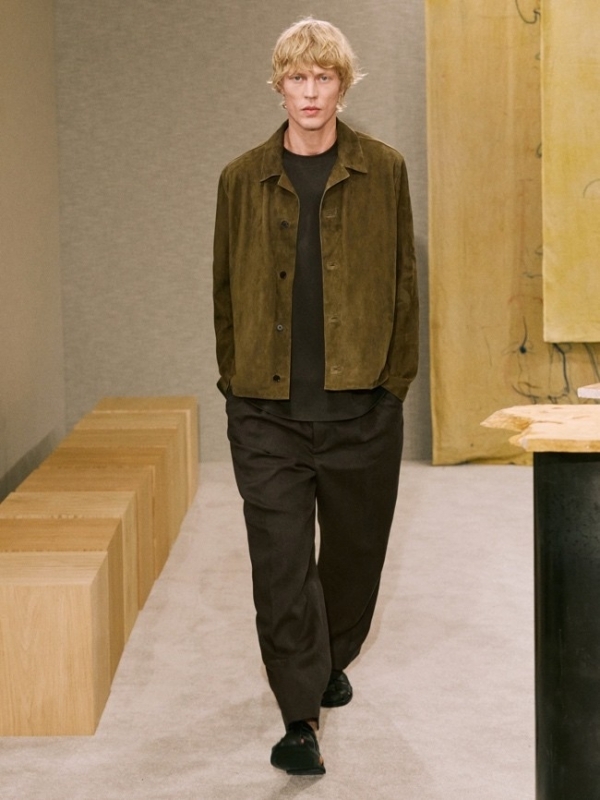 Massimo Dutti 2025 春夏限量系列时装秀：艺术与时尚的沉浸式交融