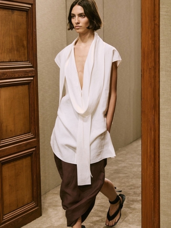 Massimo Dutti 2025 春夏限量系列时装秀：艺术与时尚的沉浸式交融