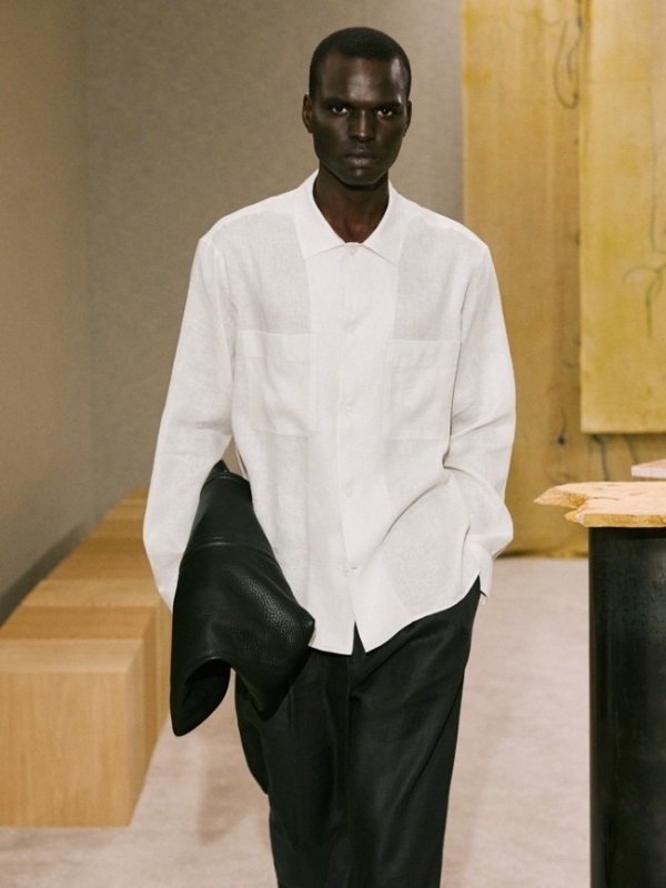 Massimo Dutti 2025 春夏限量系列时装秀：艺术与时尚的沉浸式交融