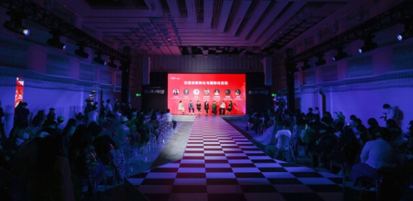 2025 中国西部高级定制周璀璨开幕,承非遗文脉启国际化锦绣新篇章