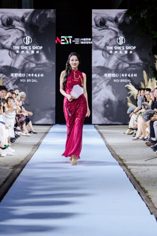 臻美盛典 闪耀T台：多元风尚的时尚叙事与文化共鸣