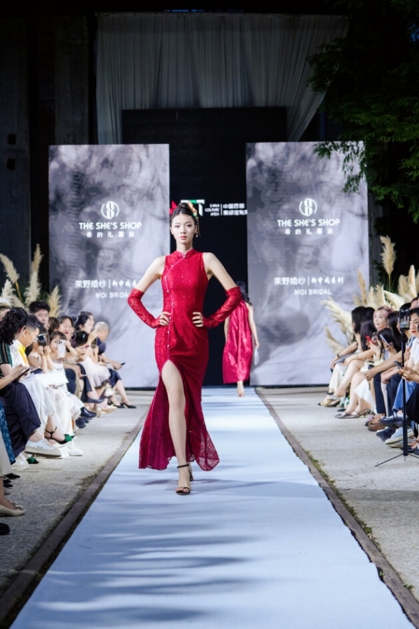 臻美盛典 闪耀T台：多元风尚的时尚叙事与文化共鸣