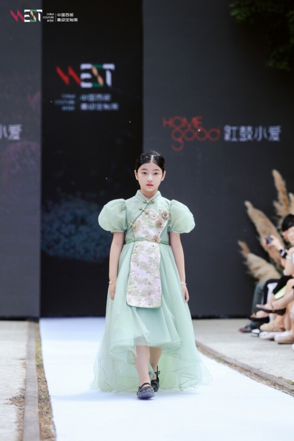2025中国西部高定周 | 红鼓小爱“醒春集”童梦奇缘绽放四季花园