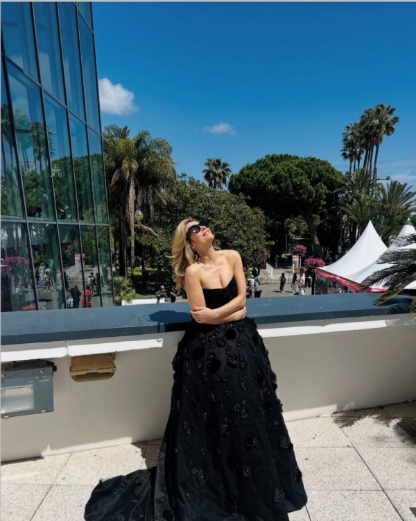 LIULISI PARIS高定作品再次携手意大利演员Antonella Salvucci亮相戛纳电影节红毯, 优雅诠释品牌精神