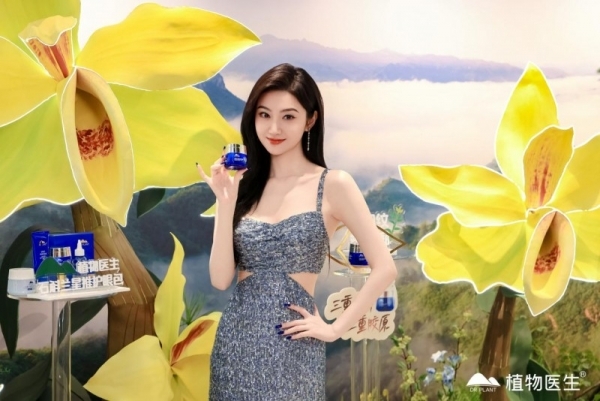 景甜倾情助力植物医生，解锁眼部年轻新秘籍