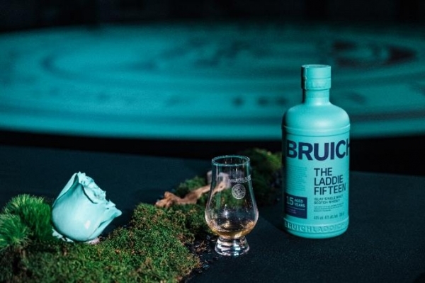 A bottle and a broken glass

AI-generated content may be incorrect.