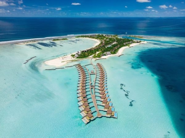 马尔代夫库达薇陵姬丽斩获2025《Travel + Leisure》亚太奢华大奖"最佳度假酒店泳池"殊荣