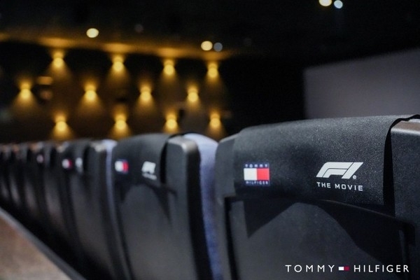 TOMMY HILFIGER举办《F1：狂飙飞车》电影放映专场活动