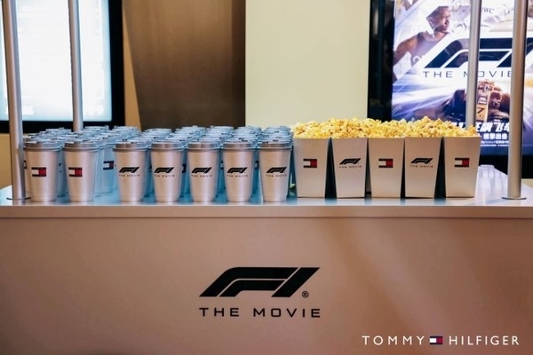 TOMMY HILFIGER举办《F1：狂飙飞车》电影放映专场活动