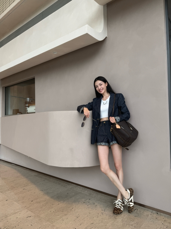 品牌大使钟楚曦演绎路易威登Express手袋及LV Sneakerina运动鞋